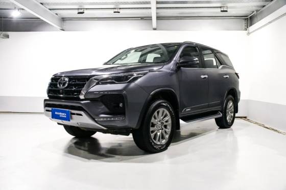 TOYOTA HILUX SW4 2.8 D-4D TURBO DIESEL SRX 7L 4X4 AUTOMÁTICO